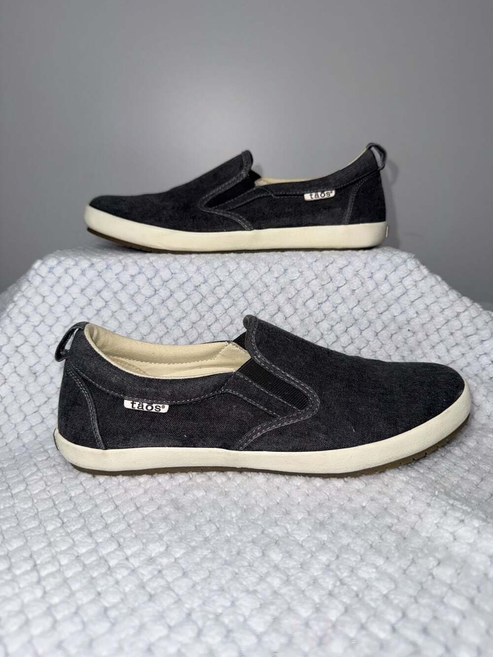 Taos Dandy Slip On Sneaker Size 9 Charcoal Washed Canvas Loafers